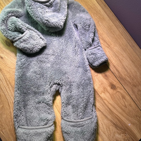 Nike Kids Fuzzy Gray Matching Set - Picture 8 of 9